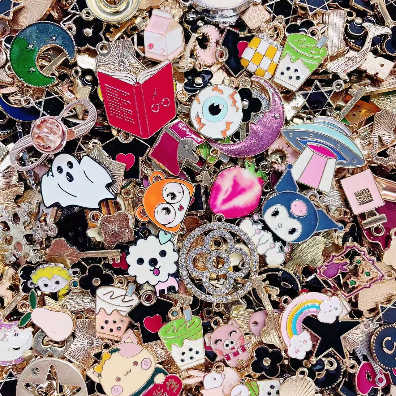 Lucky Alloy Hand Painted Pendant--momo shop