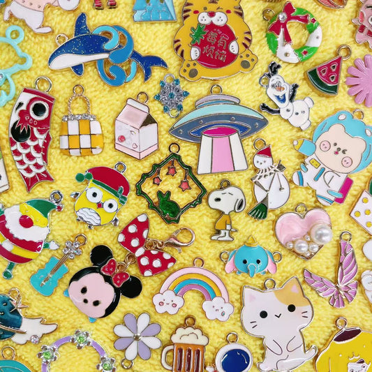 Lucky Alloy Hand Painted Pendant--Luna shop