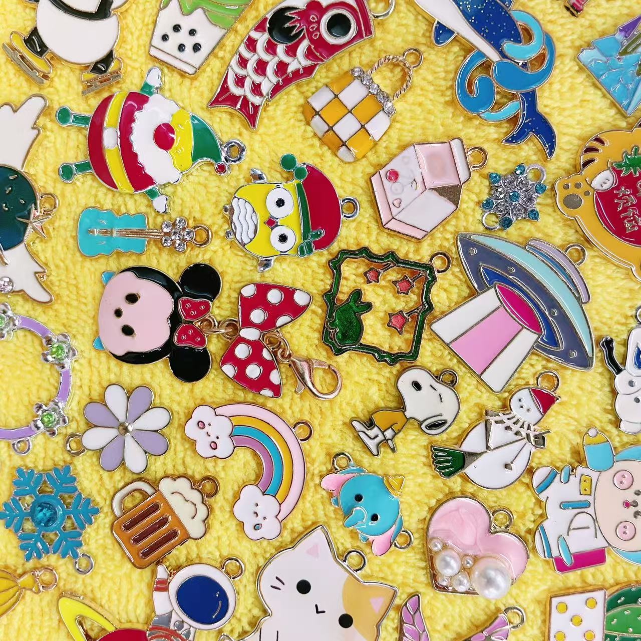 Lucky Alloy Hand Painted Pendant--momo shop