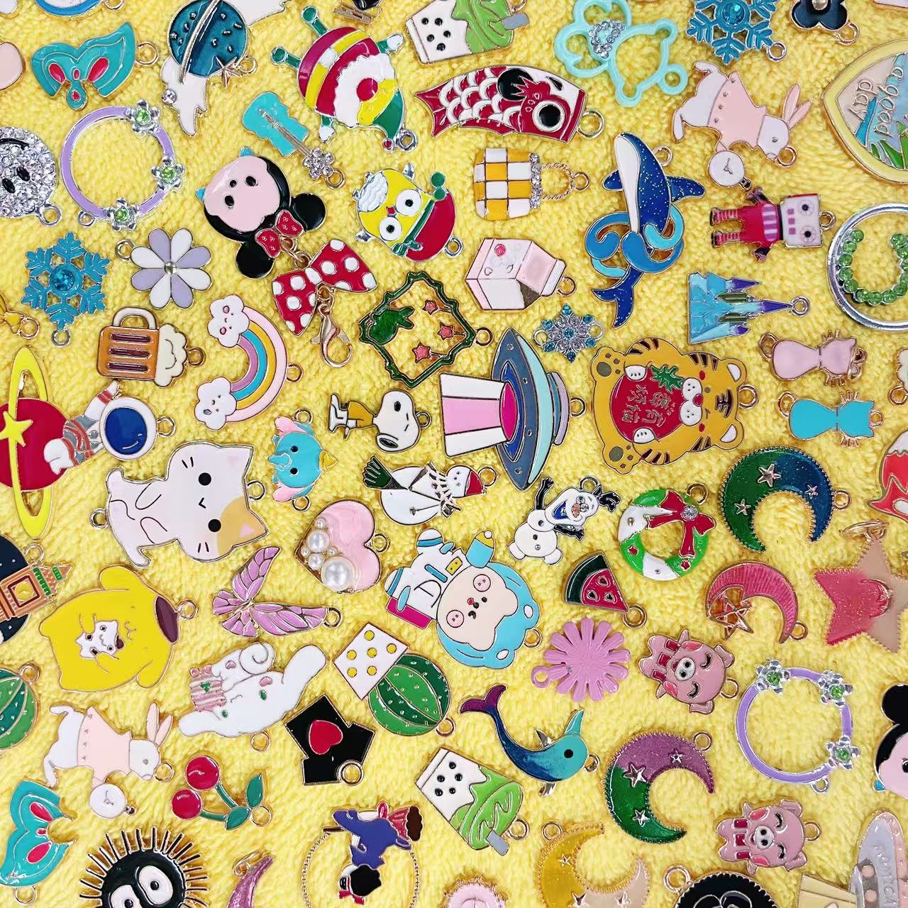 Lucky Alloy Hand Painted Pendant--momo shop
